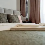 Center - 180 View - Terrace Apartment Bukarest