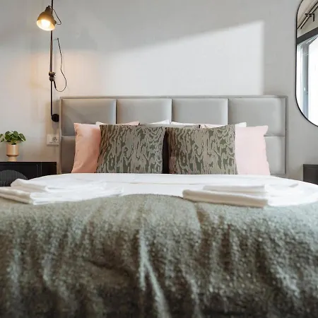 Center - 180 View - Terrace Apartment *