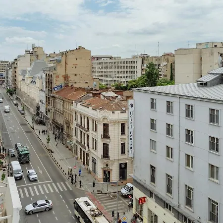 Center - 180 View - Terrace Apartment