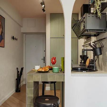 Center - 180 View - Terrace Apartment