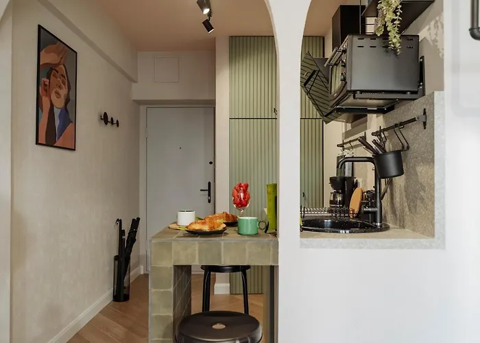 Center - 180 View - Terrace Apartment