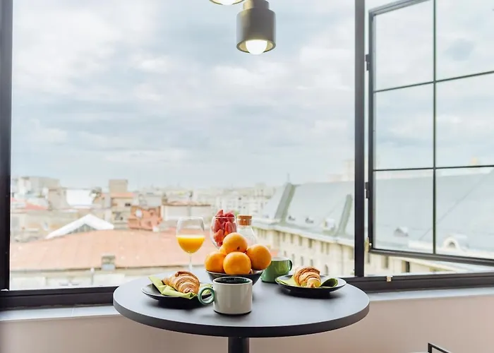 Center - 180 View - Terrace